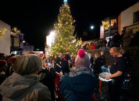 Carols round the tree - Lyme Regis